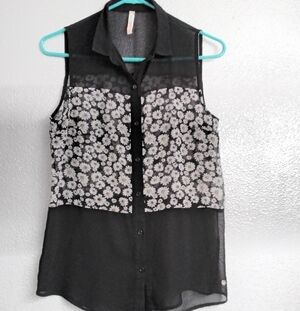 Sybilla Sleeveless Blouse/Tunic With Flowers    Sixe M